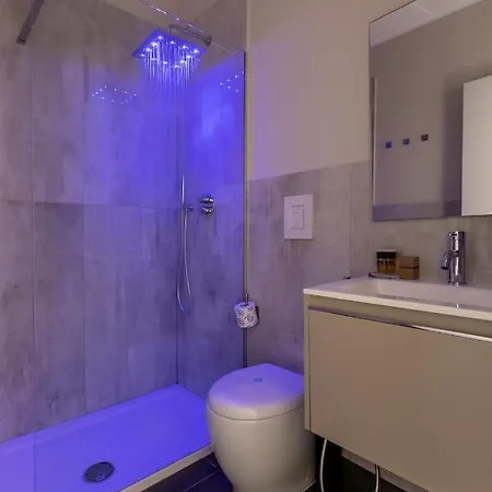 Suites 44 Via Cicerone - Vatican & Castel Sant'Angelo Гостевой дом 4*